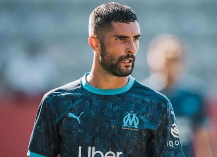 无关键词-前球员称C罗是全能野兽，无人能防梅西左脚|莱昂内尔·梅西|克里斯蒂亚诺·罗纳尔多|利雅得胜利足球俱乐部|佩德罗-阿尔瓦罗|罗伯托-冈萨雷斯_新浪体育_新浪新闻